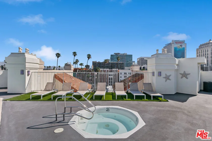 620 S Gramercy Place #320 photo 27