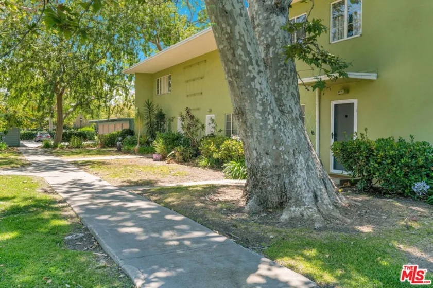 5516 Village Green photo 35