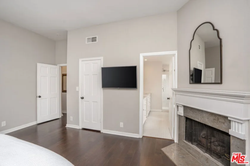 11954 Mayfield Avenue #6 photo 5