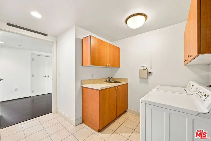 10800 Wilshire Boulevard #403 photo 48