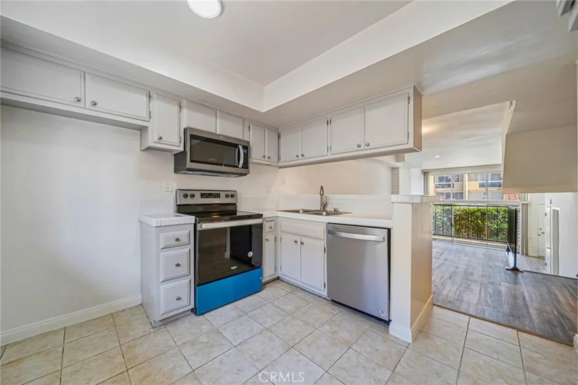 5409 Yarmouth Avenue #3 photo 1
