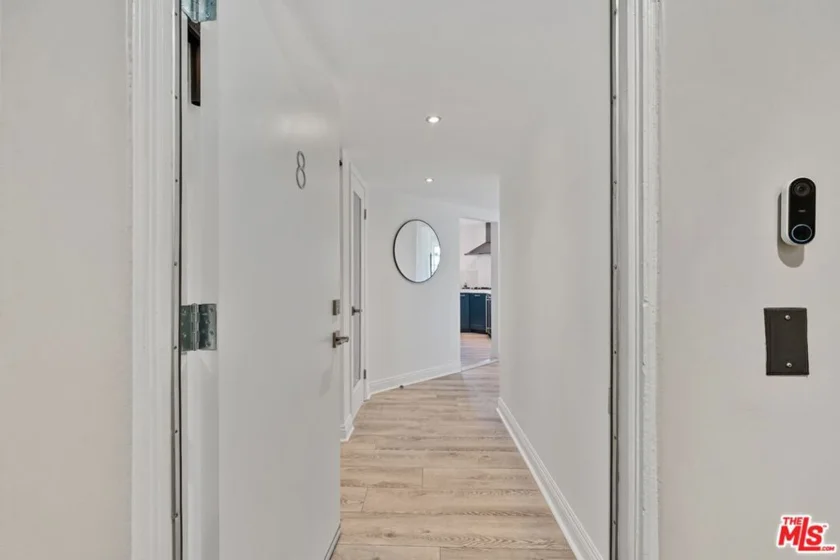 1129 Larrabee Street #8 photo 5