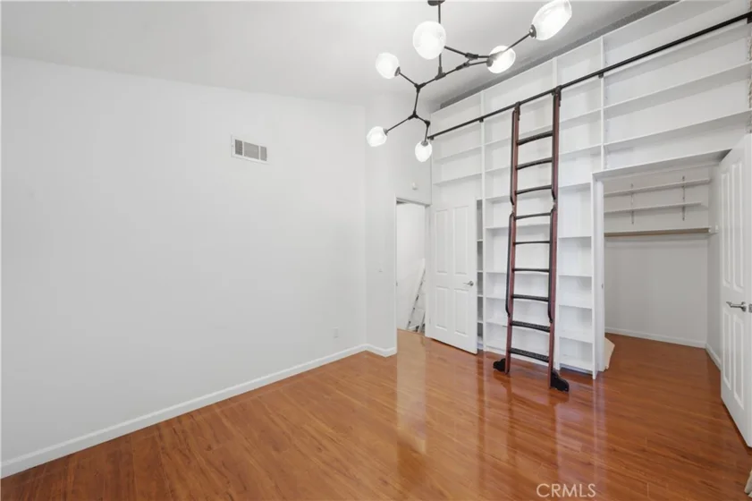 1554 N Hobart #2 photo 9