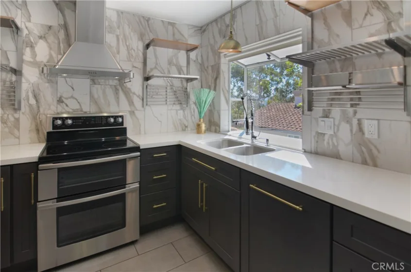 18 Corniche Drive #H photo 2