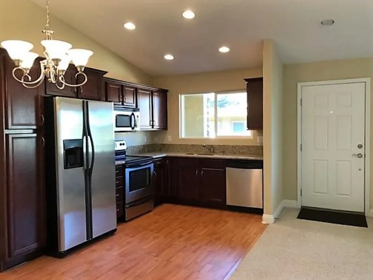 549 Graves Avenue #17 photo 1