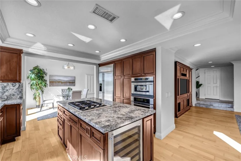70 Fairlake photo 20