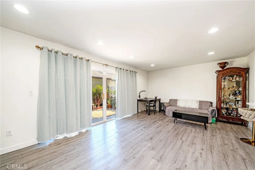 5539 Cajon photo 3