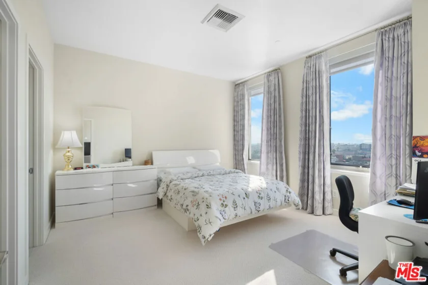 3810 Wilshire Boulevard #712 photo 2