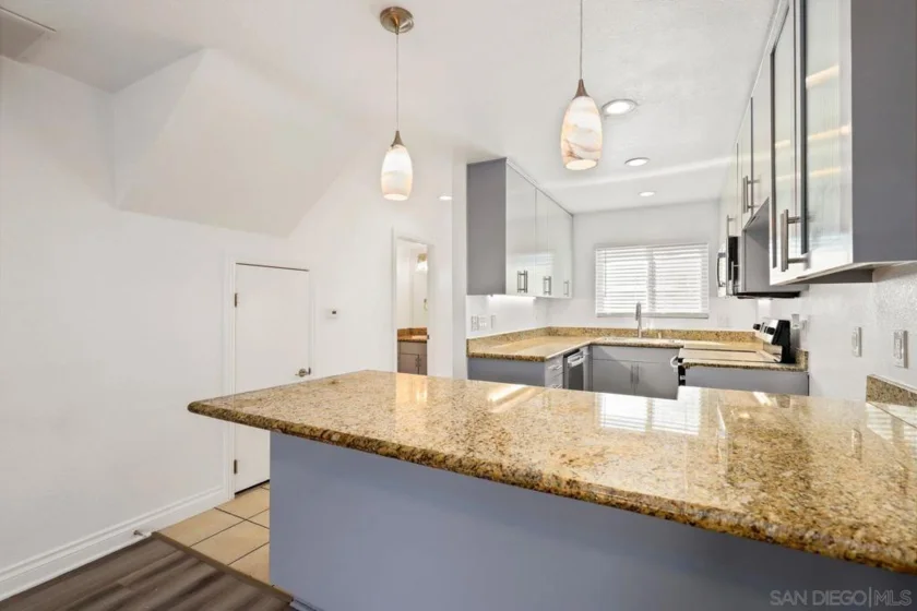 851 S Mollison #33 photo 1
