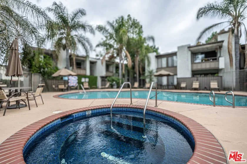 15511 Sherman Way #40 photo 24
