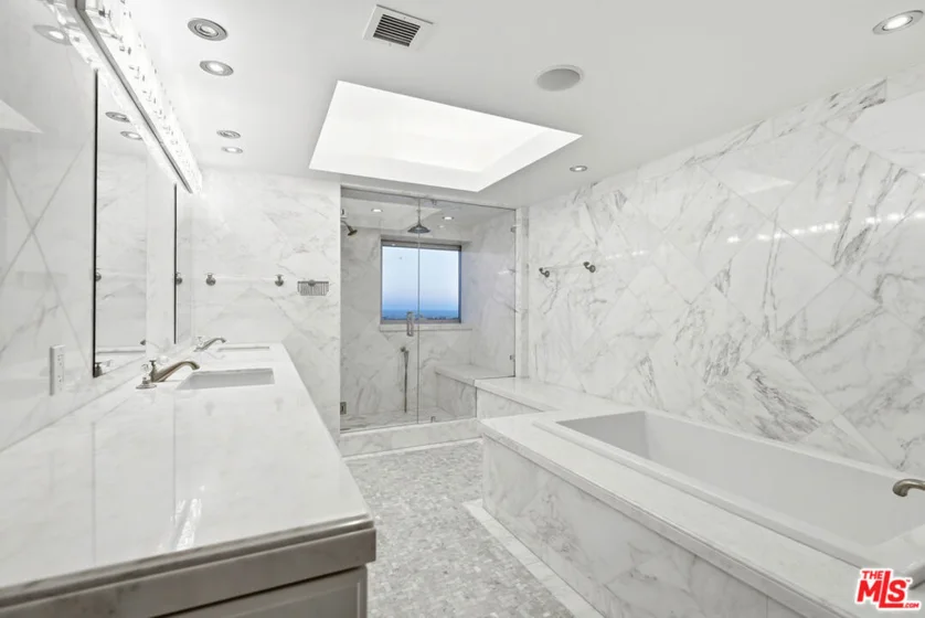 13700 Marina Pointe Drive #1903 photo 28