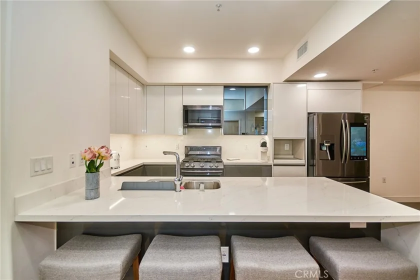 820 S Wilton Place #304 photo 6