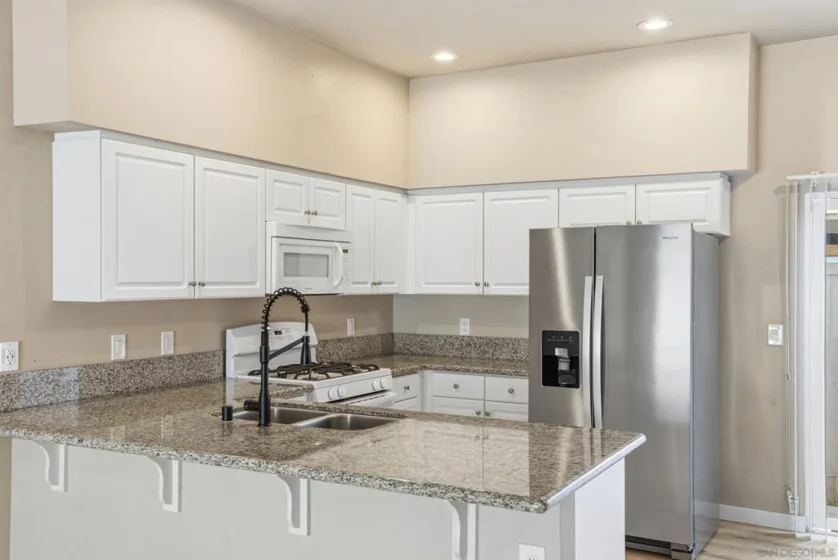 1329 Holly Avenue photo 3