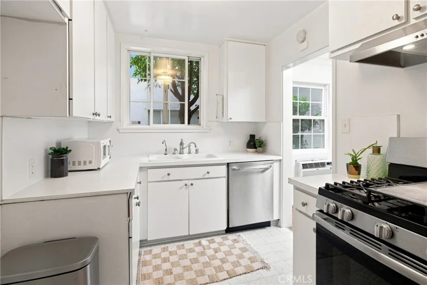 15034 Dickens Street #4 photo 8