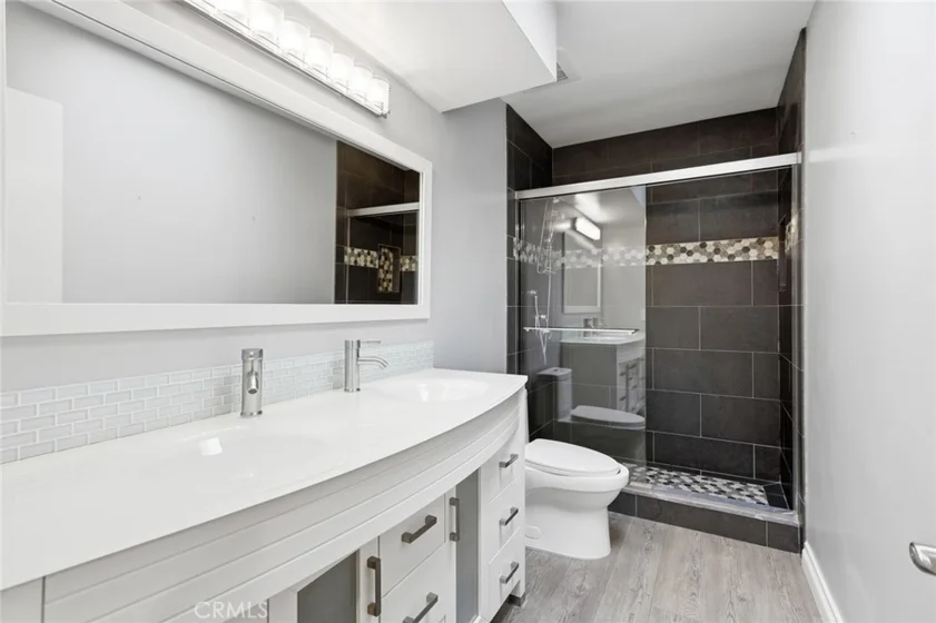 16012 Moorpark #302A photo 20