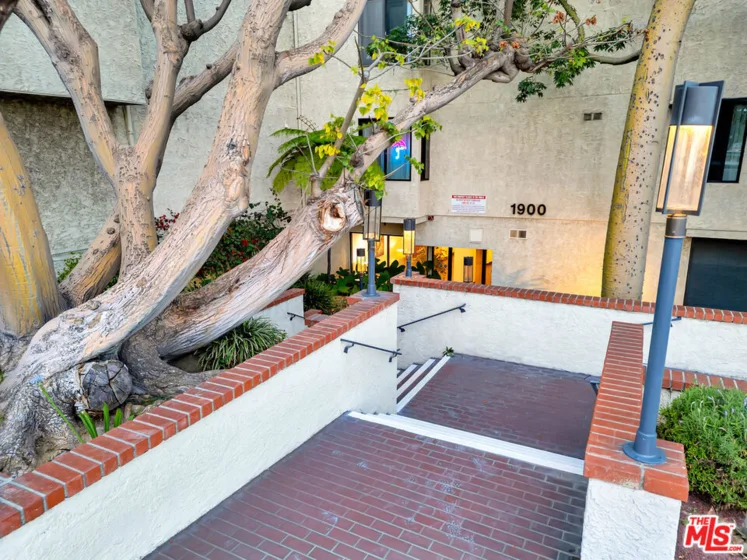 1900 Vine Street #103 photo 32
