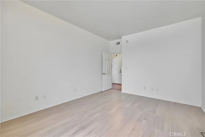 324 N Palm Drive #407 photo 24