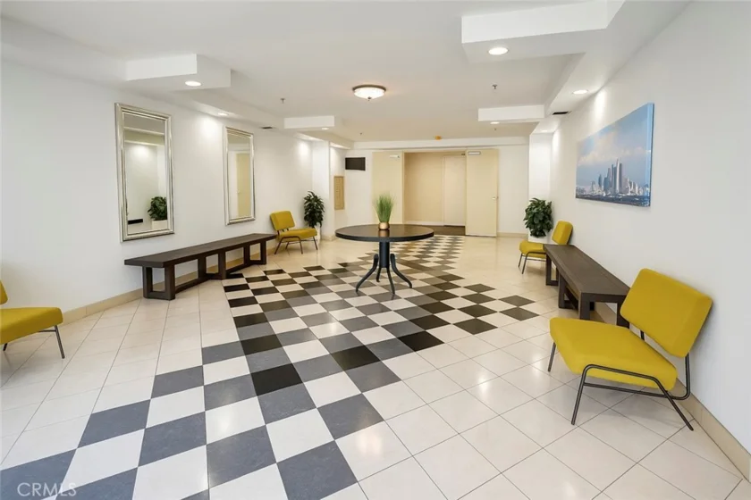 5350 White Oak Avenue #105 photo 36
