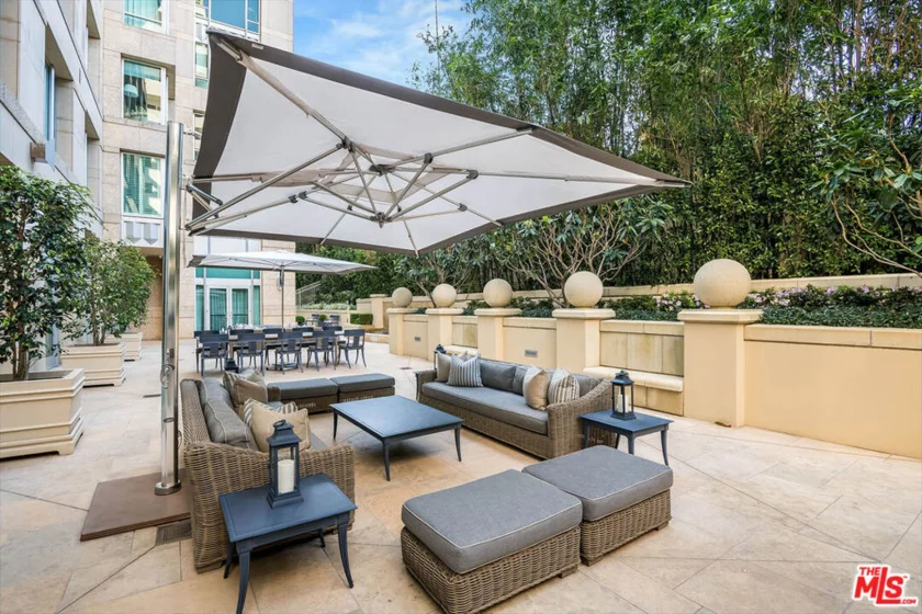 10727 Wilshire Boulevard #502 photo 29
