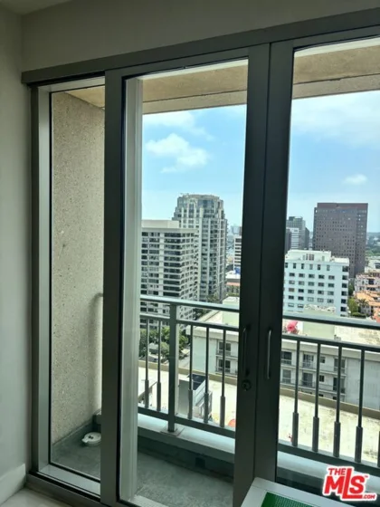 10727 Wilshire Boulevard #2002 photo 17
