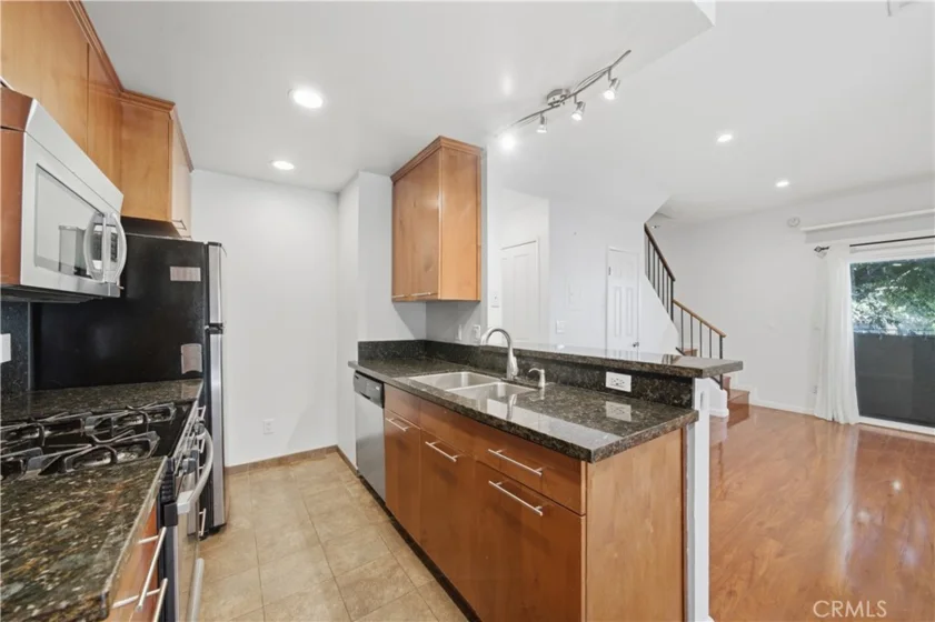 1554 N Hobart #2 photo 5