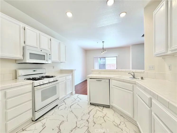 26092 Mayfield Union Way #B photo 3