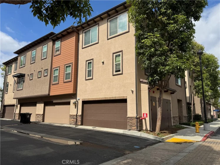 1391 Clementine Way photo 2