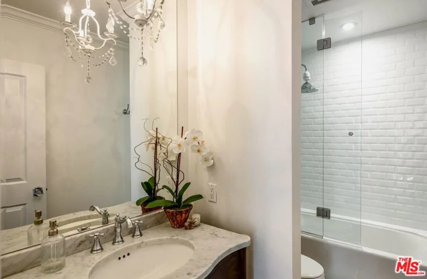 2385 Roscomare Road #D3 photo 7