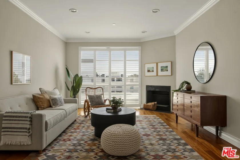 837 N Hudson Avenue #402 photo 2