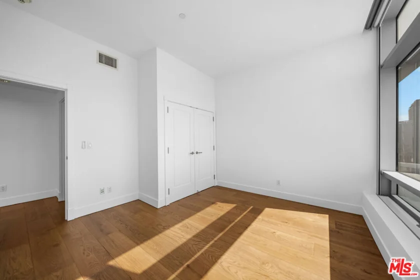 900 W Olympic Boulevard #32I photo 26