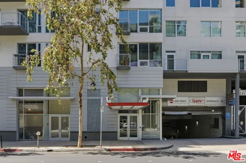 645 W 9th Street #406 photo 35