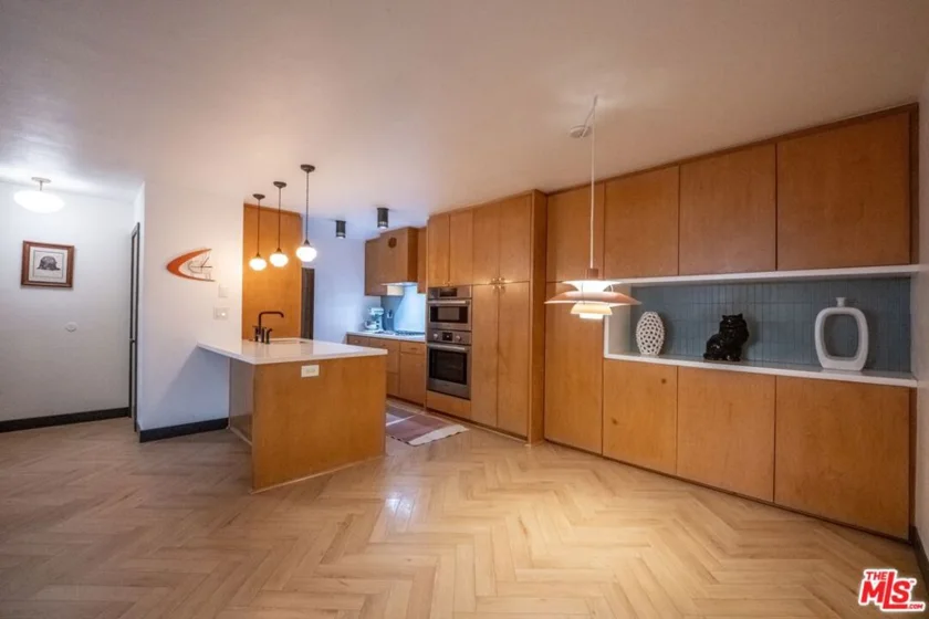15511 Sherman Way #40 photo 5