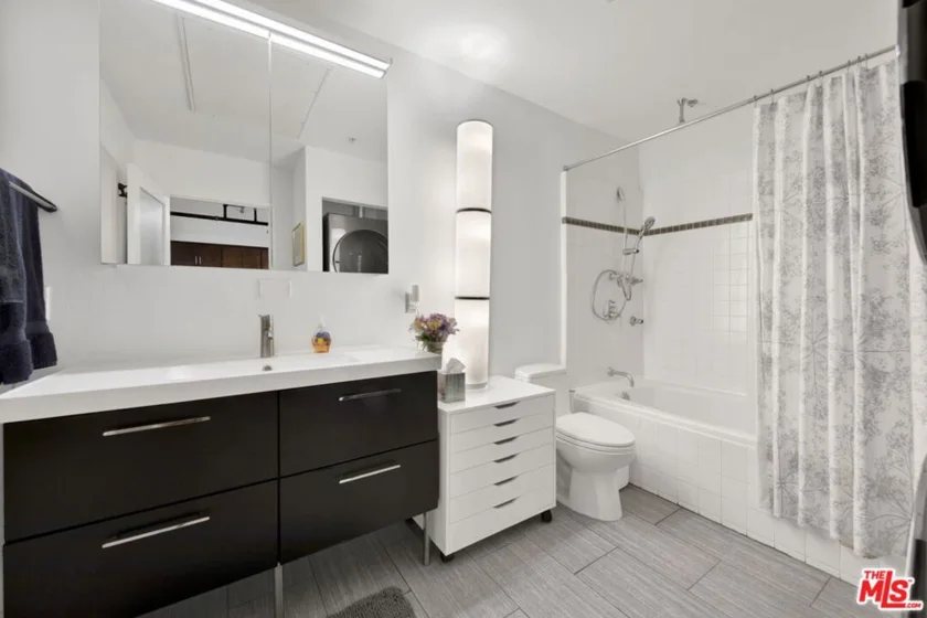 253 S Broadway #403 photo 11