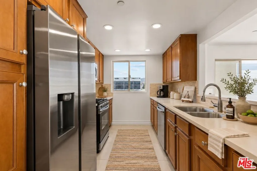 936 N Hudson Avenue #302 photo 22