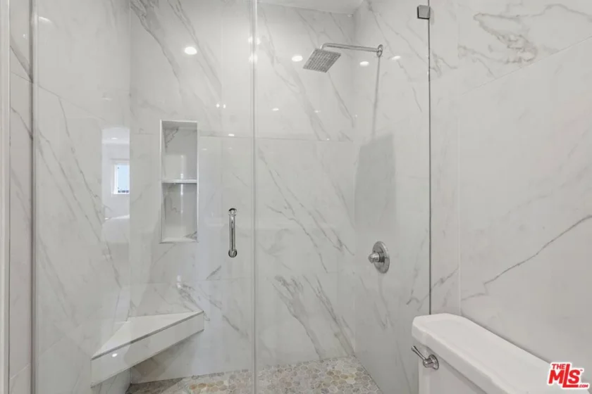 625 N Flores Street #104 photo 21