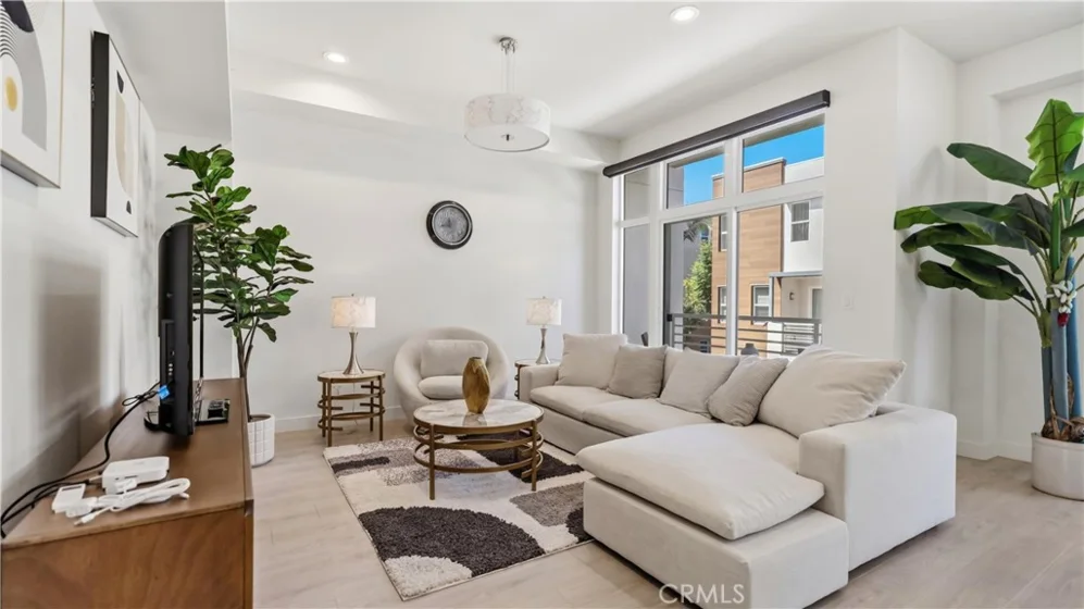 15 S Chapel Avenue #B photo 4
