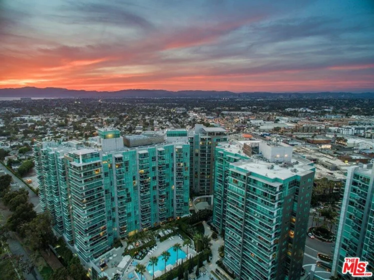 13700 Marina Pointe Drive #1514 photo 34