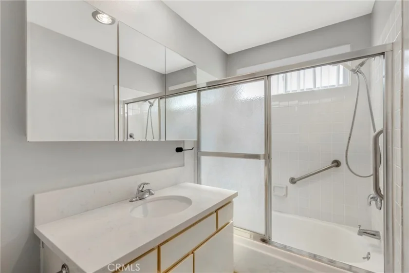 12801 Moorpark Street #303 photo 16