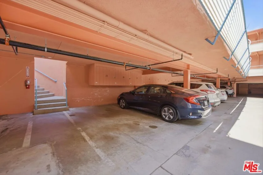 1400 N Hayworth Avenue #2 photo 37