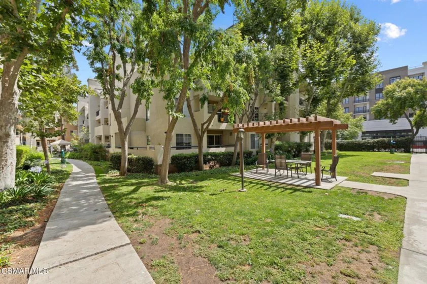 21400 Burbank Boulevard #306 photo 16