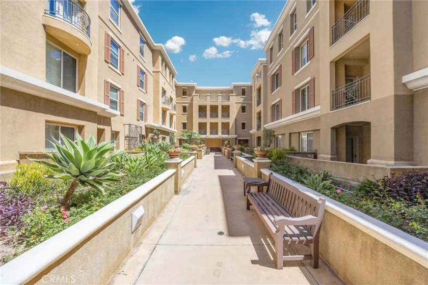128 N Oak Knoll #111 photo 10
