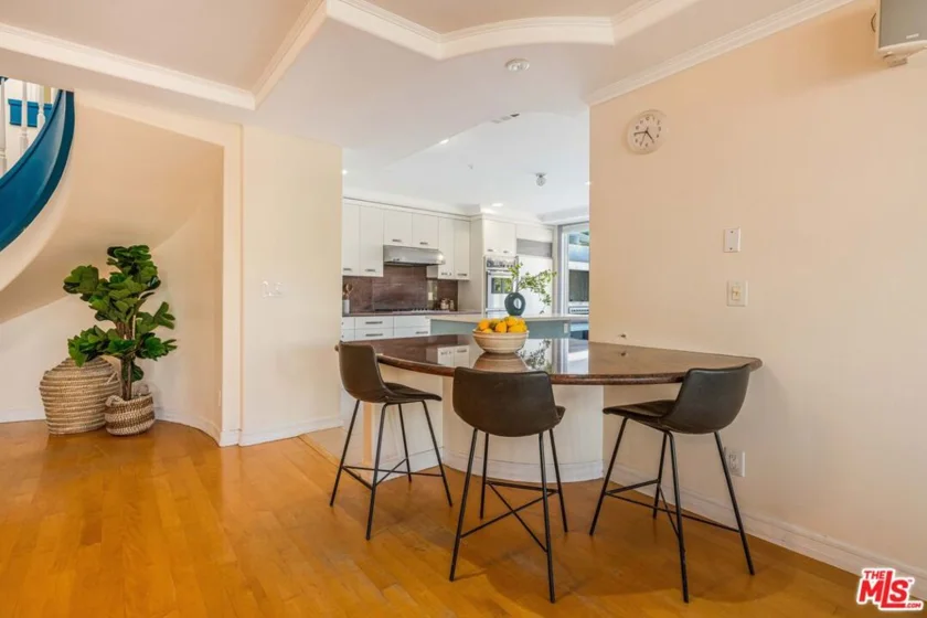 1645 Malcolm Avenue #302 photo 38