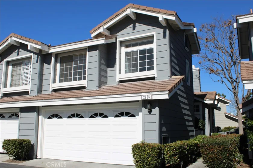 2225 Catalpa Drive photo 1
