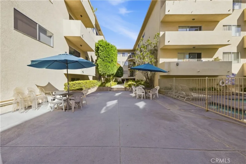 5400 Lindley Avenue #101 photo 32