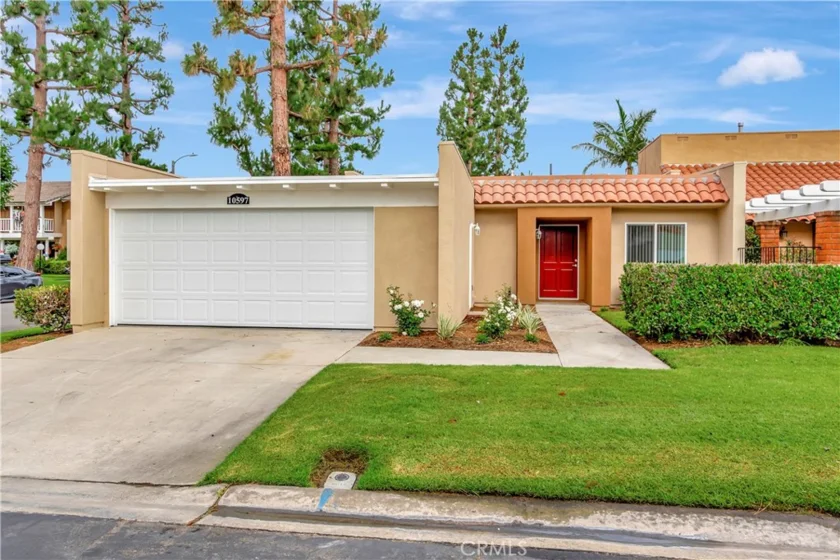10597 La Rosa Lane photo 1