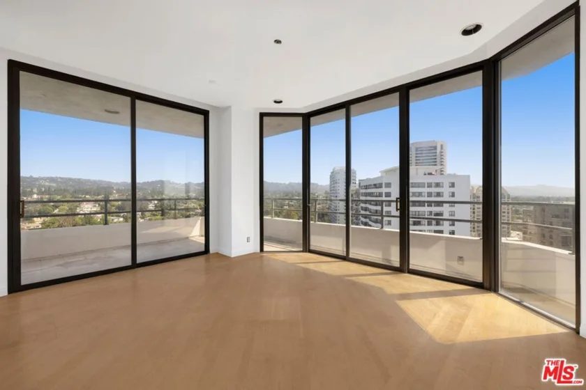 10601 Wilshire Boulevard #1601 photo 2