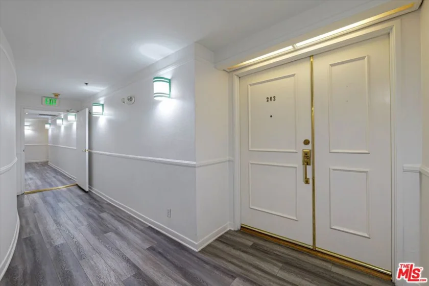 1401 S Bentley Avenue #202 photo 29