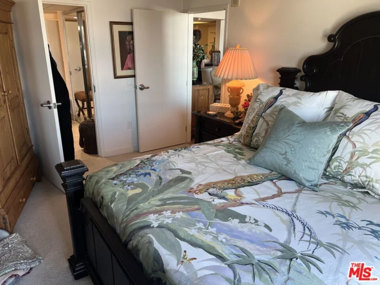 13700 Marina Pointe Drive #722 photo 22