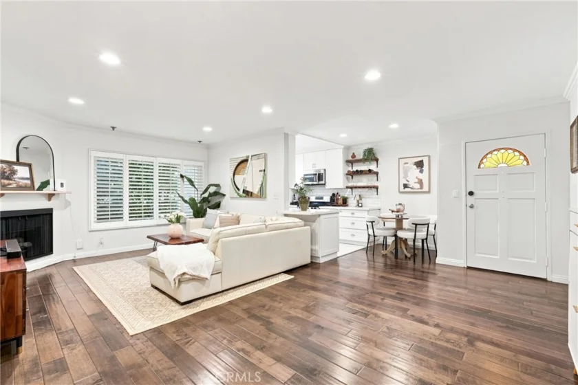 1827 Greenfield Avenue #105 photo 1