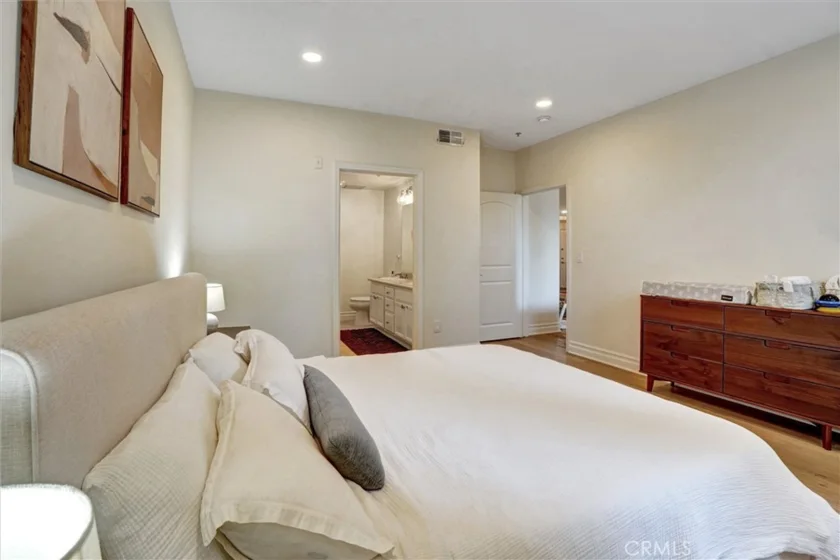 13935 Burbank Boulevard #105 photo 27